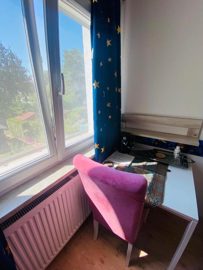 Schoenes Zimmer Im Charmanten Haus Berlin Luaran gambar
