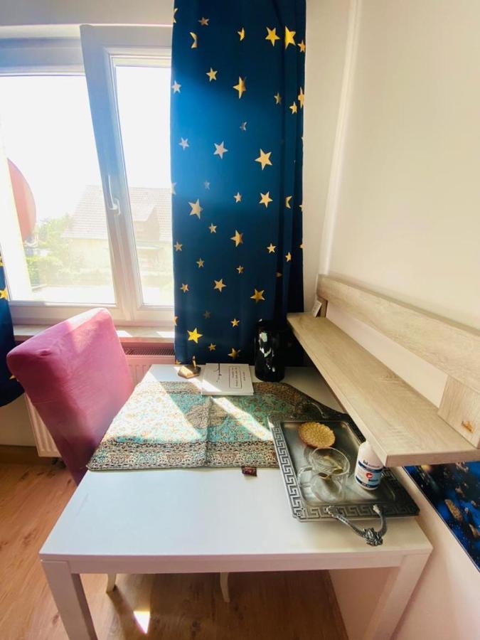 Schoenes Zimmer Im Charmanten Haus Berlin Luaran gambar